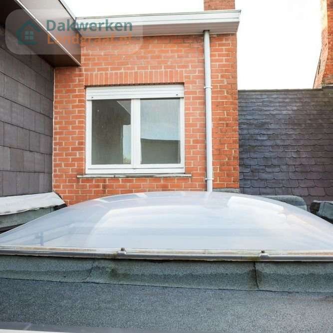 Inspectie van een plat dak in landgraaf met lichtkoepel